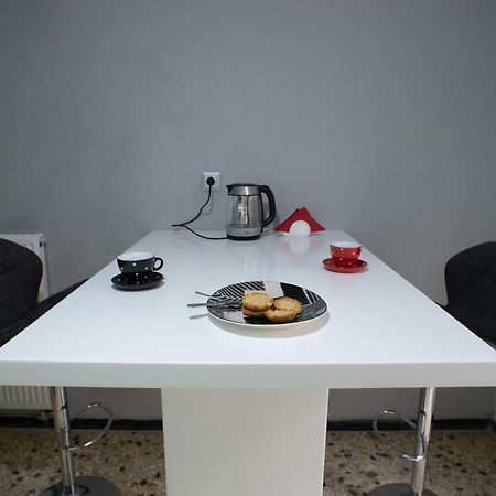 Modern-Lux Central 1 Bedroom Condo Атина Екстериор снимка
