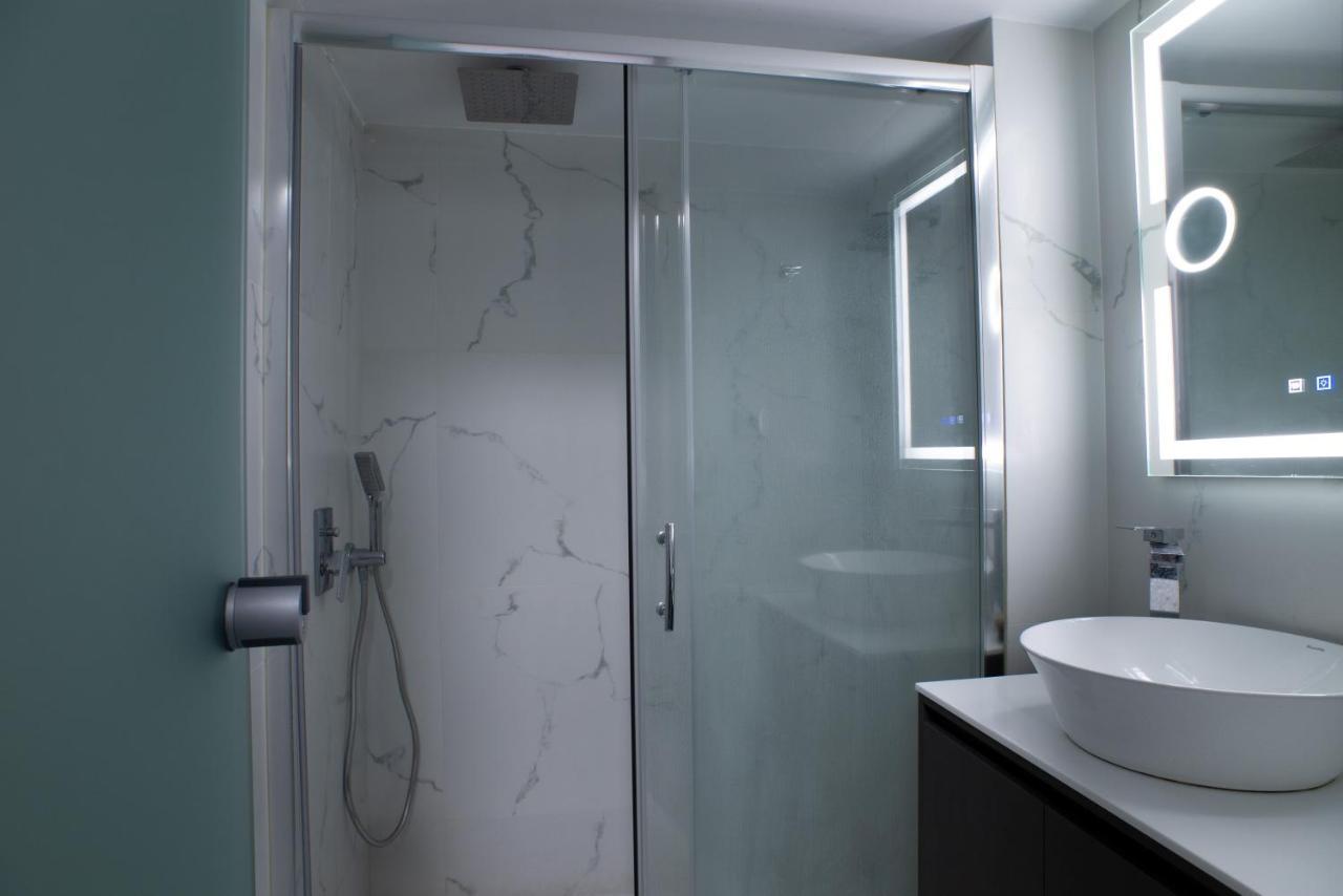 Modern-Lux Central 1 Bedroom Condo Атина Екстериор снимка
