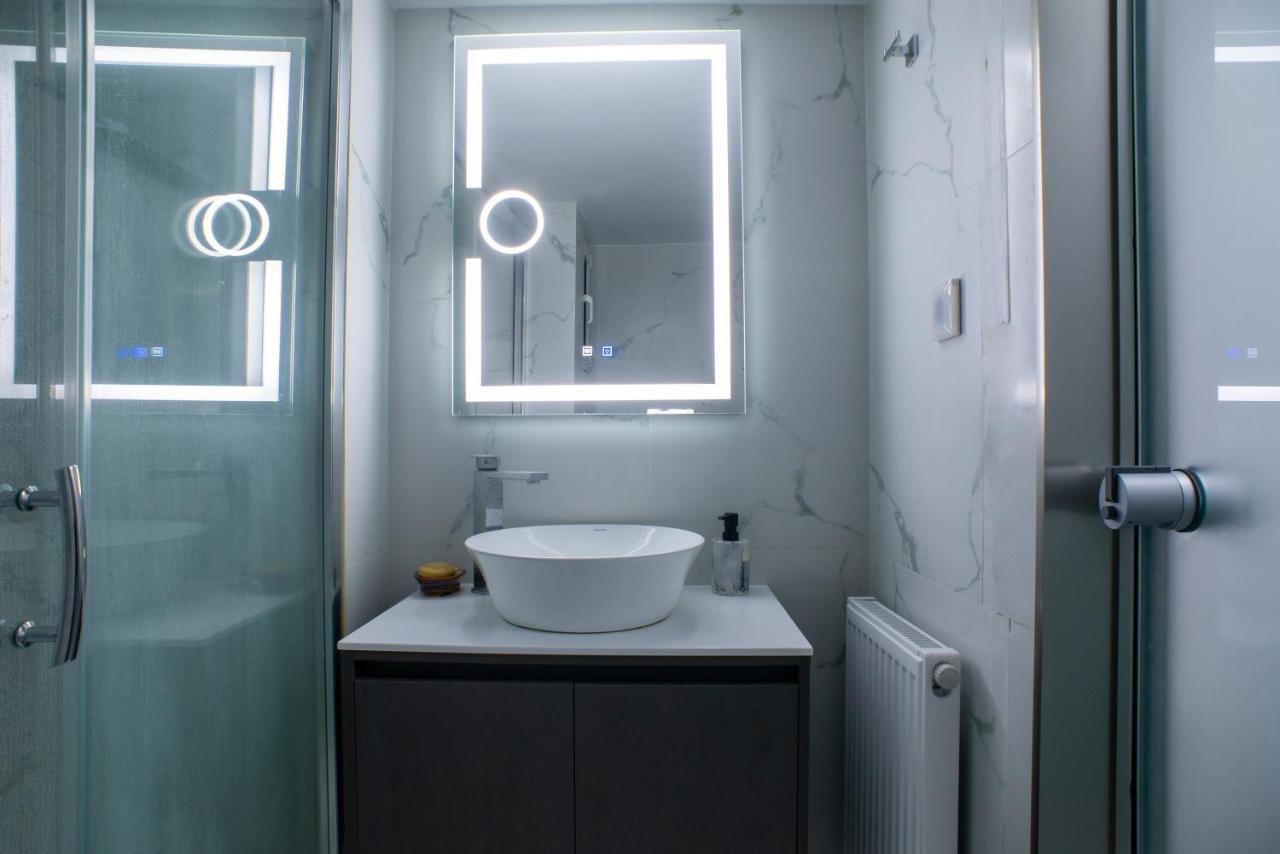 Modern-Lux Central 1 Bedroom Condo Атина Екстериор снимка